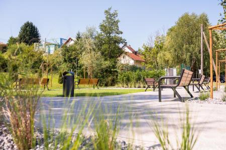 Namesto cestne baze lep, urejen park v Višnji Gori 6